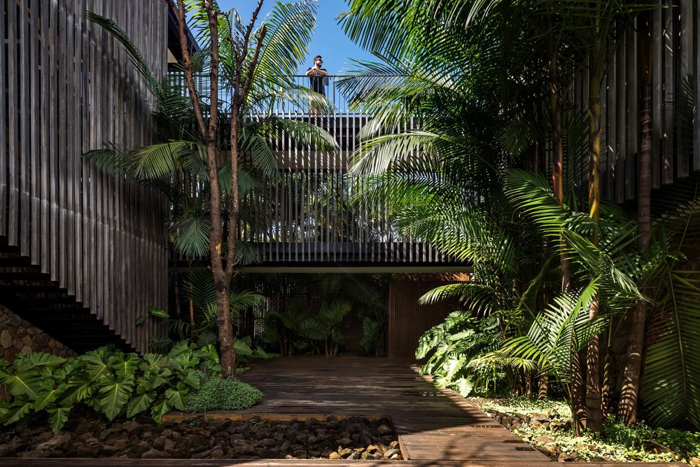 designboom's tweet photo. permeable wooden cladding merges boutique hotel with nature on brazilian island https://t.co/G84XHDWx5z https://t.co/7Zl2XHPzVx
