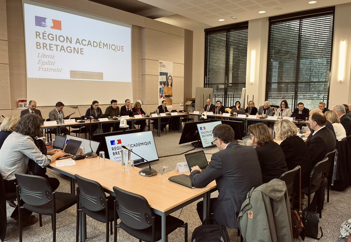 acrennes's tweet photo. Instance | Réunion du groupe Blanchet présidée par le recteur @emmanuel_ethis
➡️Choc des savoirs et préparation de la rentrée 2024
➡Pilotage des établissements
➡️Sujets d’actualité : remplacements, école inclusive, assistants d'éducation, auto-évaluation des établissements https://t.co/tBNCfzCvfy