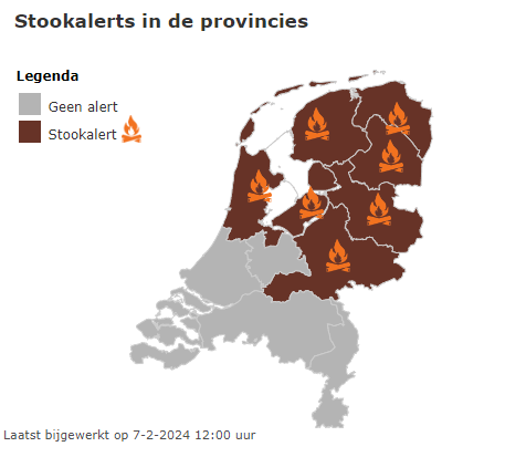 rivm's tweet photo. Stookalert voor de provincies #Groningen, #Friesland, #Drenthe, #Overijssel, #Gelderland, #NoordHolland en #Flevoland. Door ongunstige weersomstandigheden blijft rook langer hangen. Niet stoken voorkomt verergering van gezondheidsklachten.

➡️ https://t.co/XTGpHJ9VAK https://t.co/kgS1qGMafZ