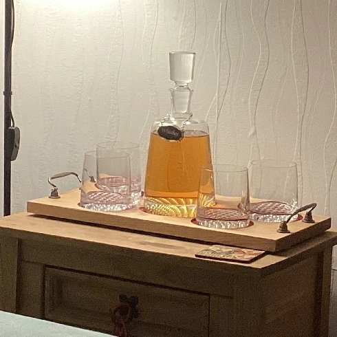 The_Bottle_Bin's tweet image. A fabulous customer photo of a Bespoke Decanter tray in use in its new home😍

#MHHSBD #bespoke #decanter #touchofclass  #homedecor #uniquegifts #somethingdifferent #designedforyou