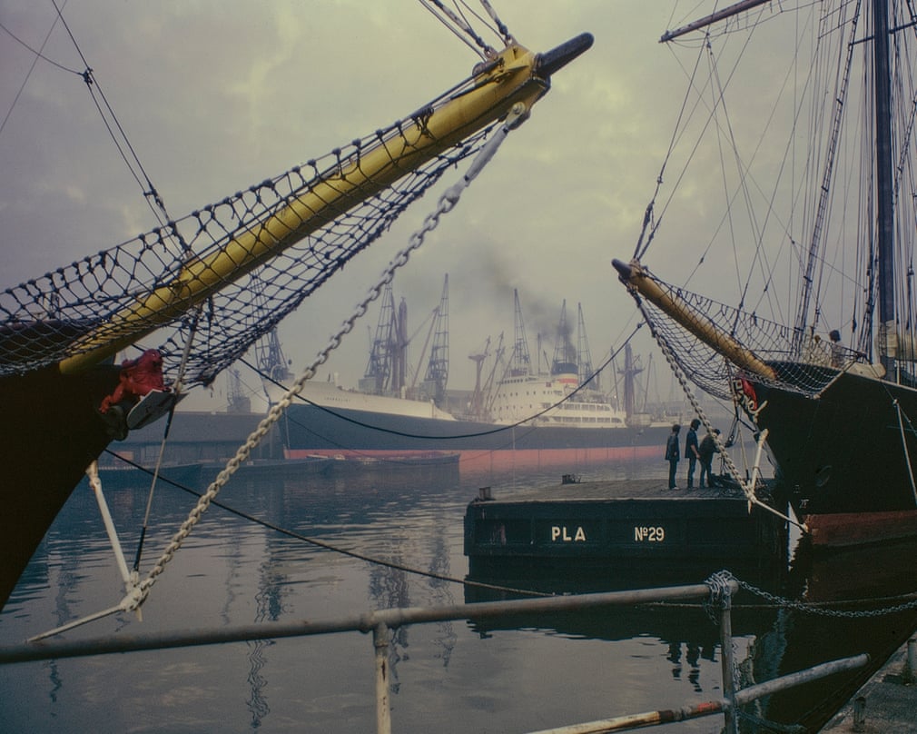 YesterdayLondon's tweet photo. West India Dock - 1971 https://t.co/dVm195JbJb