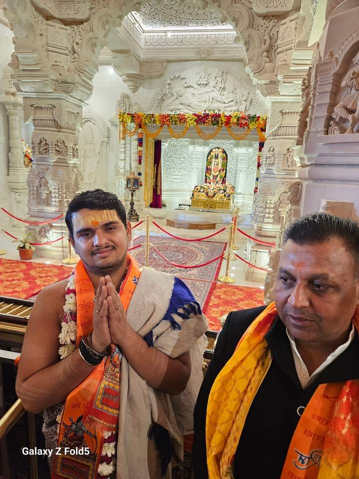 <a href="/myogiadityanath/">Yogi Adityanath</a> <a href="/narendramodi/">Narendra Modi</a>
बारह ज्योतिर्लिंगों में से प्रसिद्ध ज्योतिर्लिंग त्रंबकेश्वर नासिक महाराष्ट्र के पुजारी श्री शिव हरे जी महाराज के साथ रामलाल के दरबार में हाजिरी लगाने का सौभाग्य प्राप्त हुआ 
जय श्री राम