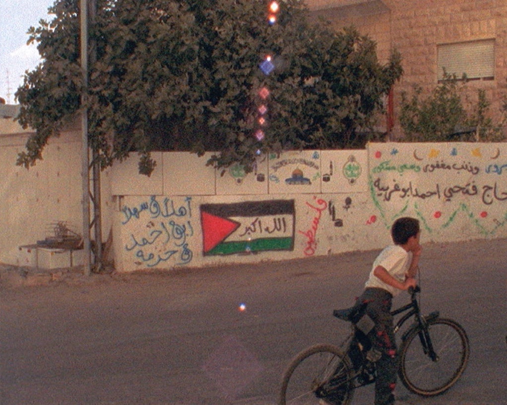 🍉 Reading List: Publishers for Palestine ✊ Visit our website to read, for free, articles on Palestinian artists, by Palestinian authors and on the decolonisation of Palestine more broadly - from our catalogue as well as from other organisations afterall.org/articles/readi…