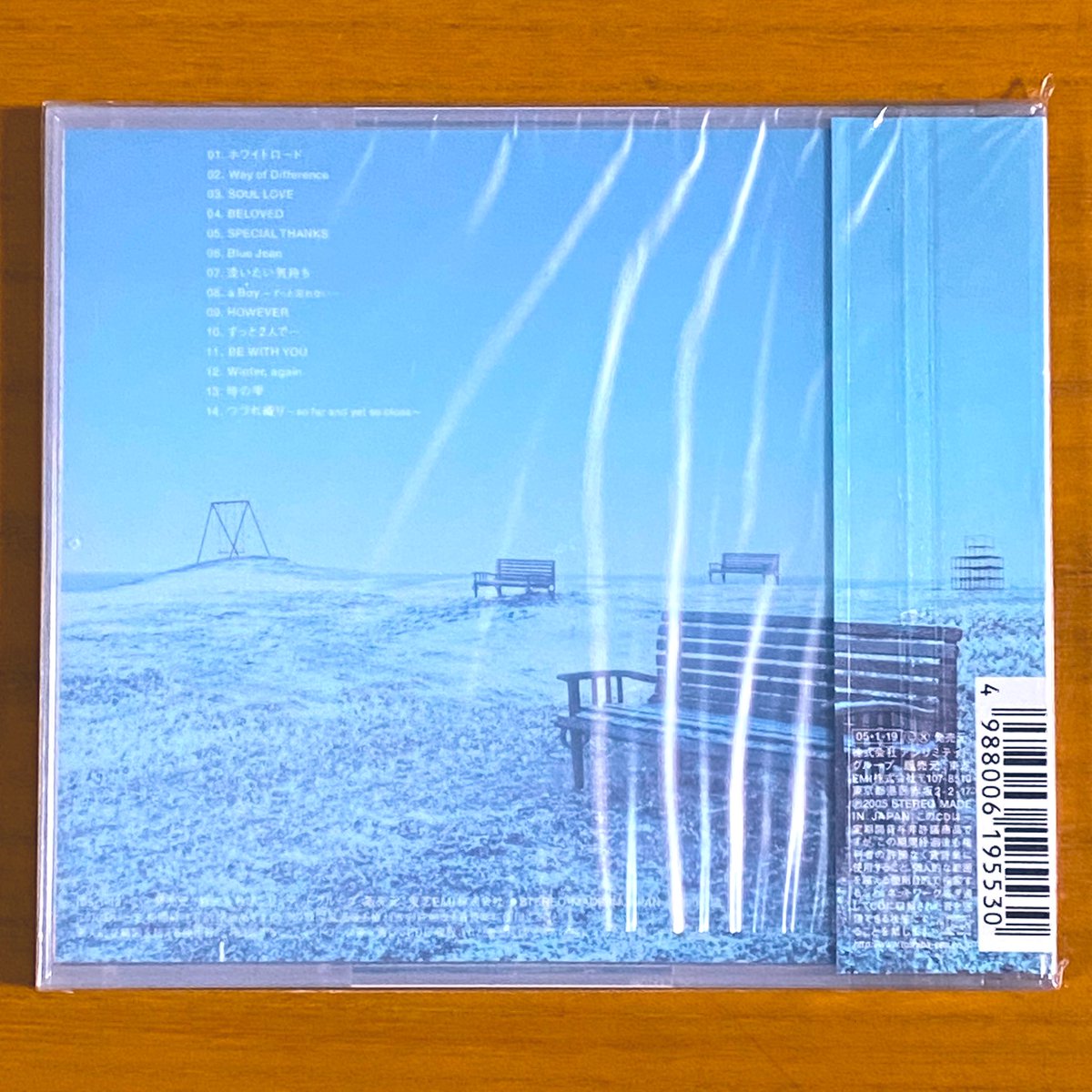 astromaniax26's tweet photo. 1月で発売から19年!
2005年1月19日 発売
【-Ballad Best Singles- WHITE ROAD/GLAY】
告知ポスターとCD
オリコン最高1位
GLAY初のバラードベストアルバム
『つづれ織り〜so far and yet so close〜』が新曲として収録されてます
#GLAY
#WHITEROAD
#バラードベストアルバム
#ポスターとCD https://t.co/z1jRDywZxg