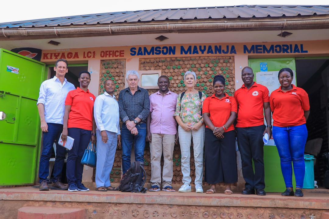 AngellaNamagala's tweet photo. Visitors from the Netherlands Red Cross at @UgandaRedCross KNB.
We Shared our community engagement experience during the COVID 19 pandemic phase 1. Visitors met Samson a resident we influenced to make a decision on vaccination and the community task force members. https://t.co/0yTm7vcZTL