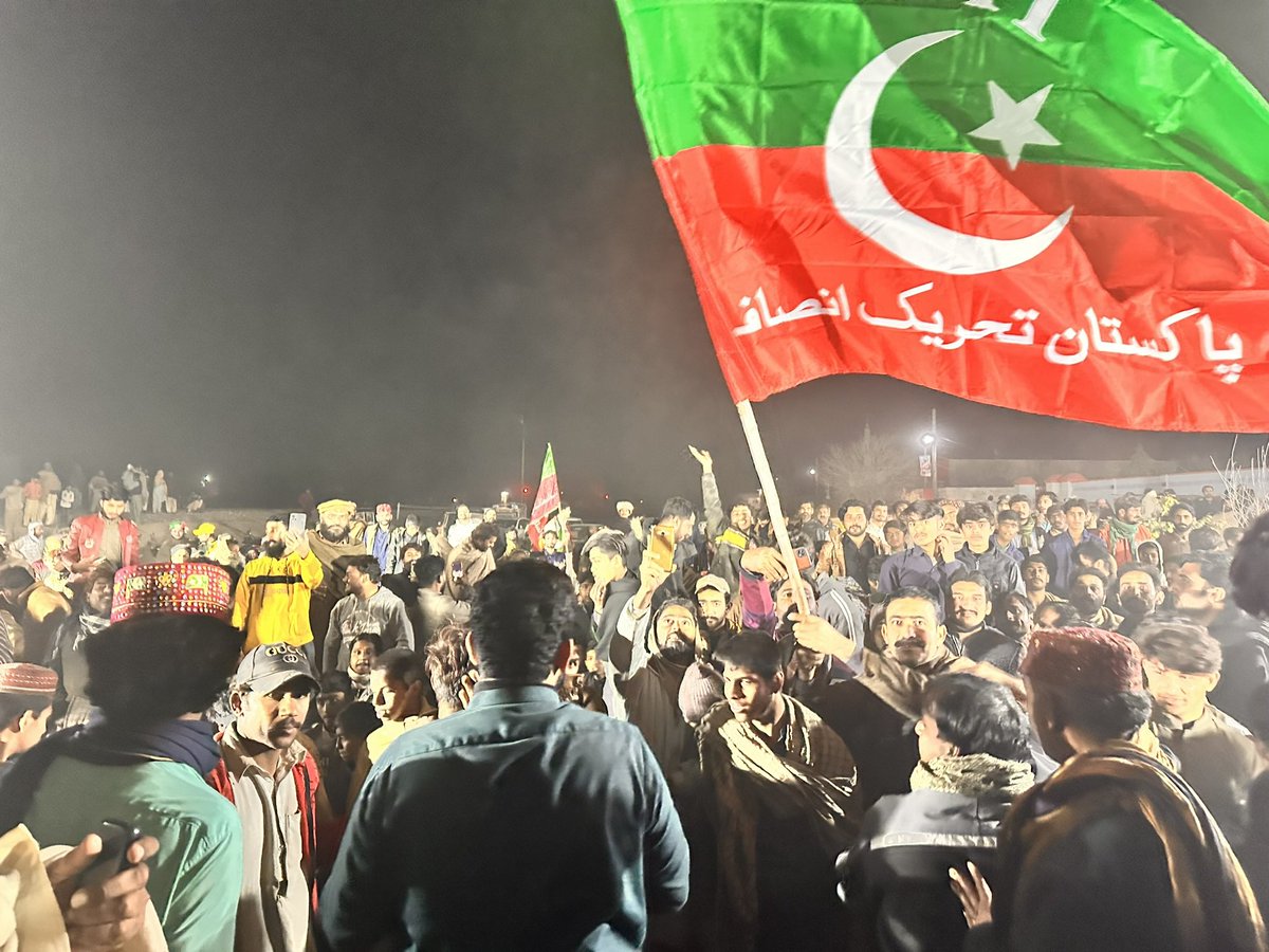 MeherBanoQ's tweet photo. شکریہ ملتان! شکریہ NA151! آپ کی محبت، آپ کا جوش اورآپ کا جذبہ انشاءاللہ کل رنگ لائے گا۔ 

#ووٹ_ڈالو_خان_نکالو 
#NA151 #Chimta https://t.co/8KKJUTUlpx