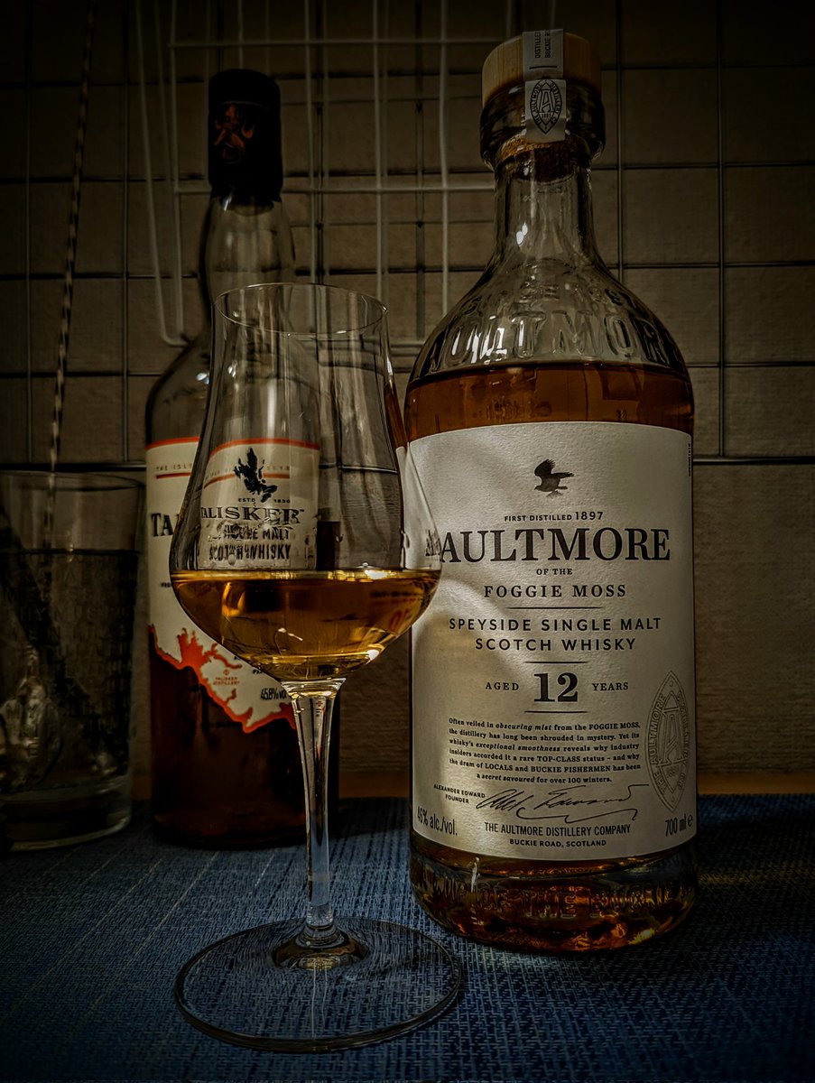 dieingmessage's tweet photo. オルトモア12年、ストレートで頂きます。
氷なくなったｗ
コレ、ハイボールでも飲んでみたいけど、ストレートでもう美味いわ。クリーミィでフルーティ。ナイスオルトモア！←
#Aultmore #Aultmore12 #Aged12years #FoggieMoss #SpeysideMalt #SingleMaltWhisky #ScotchWhisky #whisky https://t.co/GOpYwCqiIV