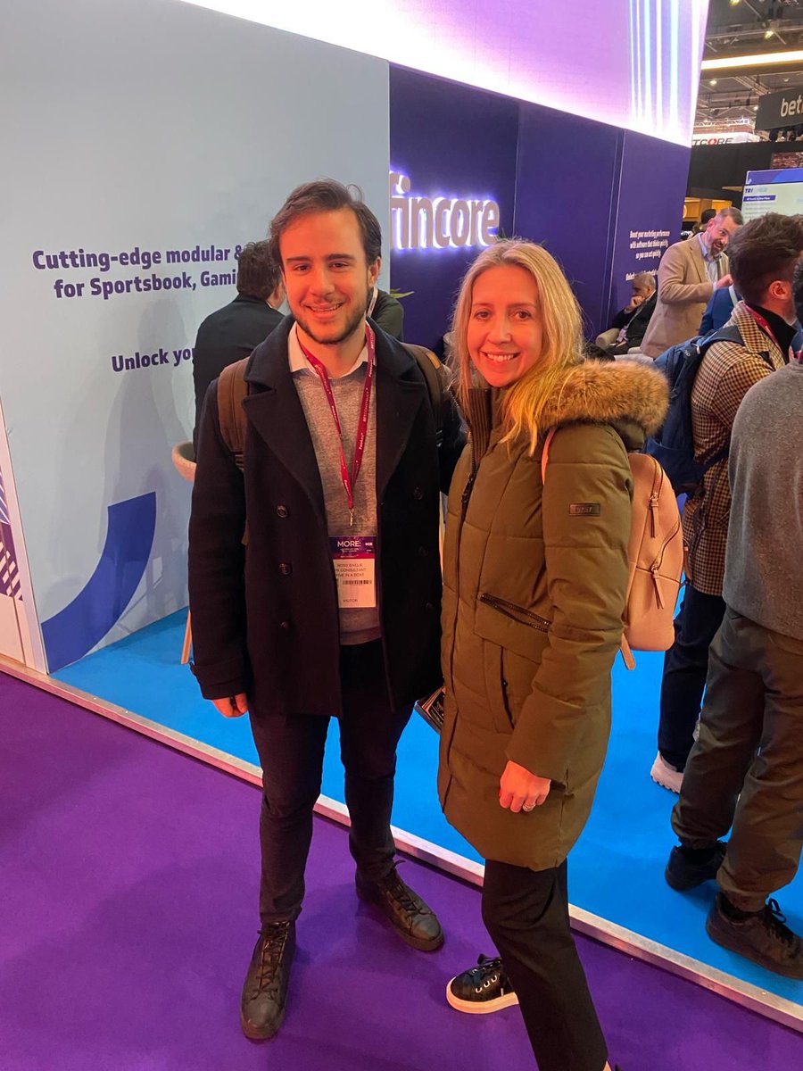 fiveinaboat tweet media