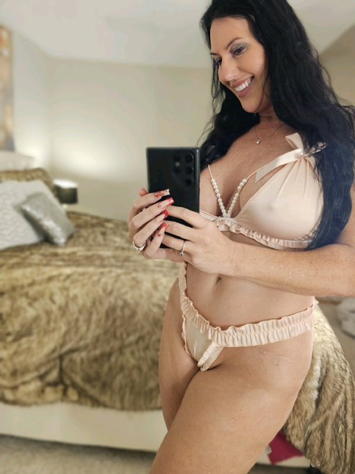 I have lots of exciting new things planned for this year. Hope you are ready.😁 https://t.co/KQvHi4Di<a href="/tag/tallgirlproblems"class="tags"><span>#tallgirlproblems</span></a>