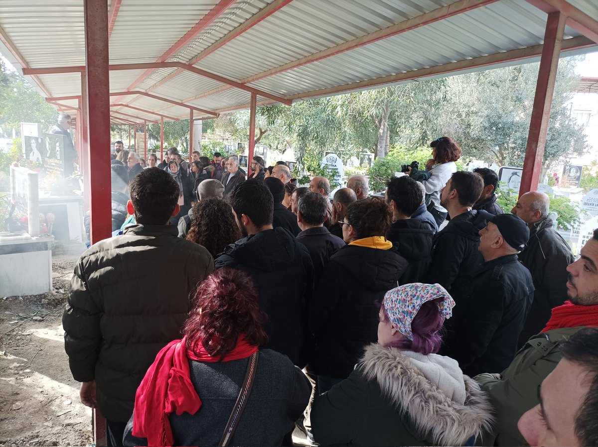 Samandağ Dayanışma Evleri (@samandagdayan) on Twitter photo 📍 Samandağ Asri Mezarlığı
6 Şubat'ta yitirdiğimiz Hatice ve Mithat Can mücadeleleriyle yolumuza ışık tutuyor. Kurduğumuz dayanışma evlerinde onların eşit ve özgür bir dünya hayalini yaşatacağız.
Unutmayacağız, 6 Şubat'ın hesabını soracağız!
<a href="/antakyadayansma/">Antakya Dayanışması</a> 📍 Samandağ Asri Mezarlığı
6 Şubat'ta yitirdiğimiz Hatice ve Mithat Can mücadeleleriyle yolumuza ışık tutuyor. Kurduğumuz dayanışma evlerinde onların eşit ve özgür bir dünya hayalini yaşatacağız.
Unutmayacağız, 6 Şubat'ın hesabını soracağız!
<a href="/antakyadayansma/">Antakya Dayanışması</a>