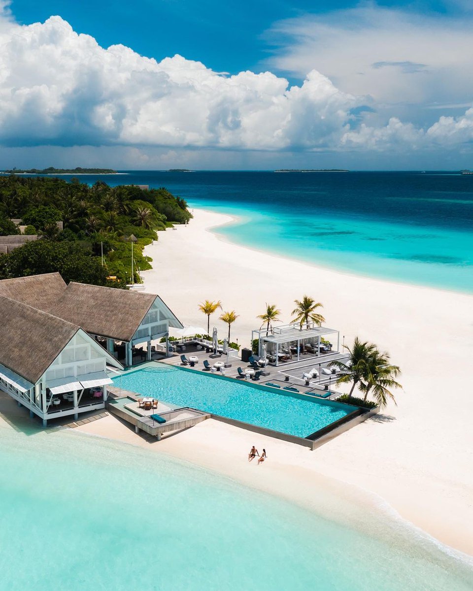 Get ready to drift into a summertime state of mind ☀️😎 

Discover our exclusive Summer Offer bit.ly/3SHrLPB

📷 <a href="/jeremyaustiin/">Jeremy Austin</a> 

#fsmaldives #paradise #summervibes #dreamdestination #paradise