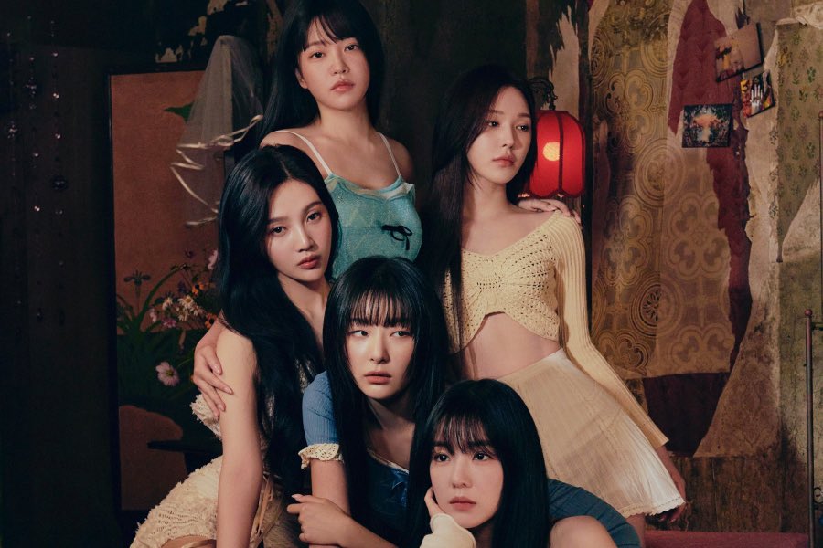 kchartsmaster's tweet photo. Red Velvet will reportedly release a new mini-album in the 2Q of 2024. https://t.co/XHHbwyyXEf
