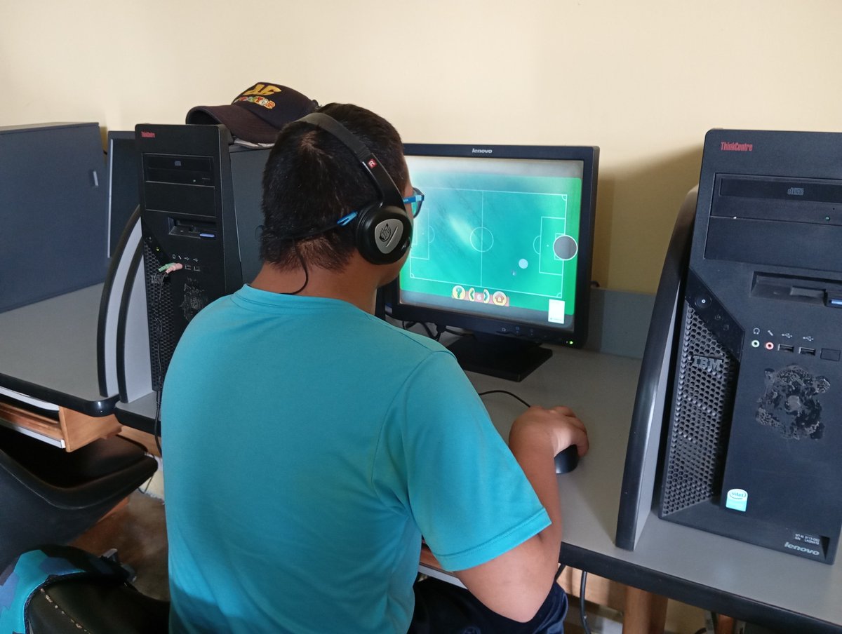 🖥️#07Feb #SomosFundabit 23 años incorporando la tecnología como parte del proceso de enseñanza aprendizaje de niños, niñas y jóvenes de la patria 

<a href="/NicolasMaduro/">Nicolás Maduro</a>
<a href="/_LaAvanzadora/">Yelitze Santaella</a>
<a href="/Fundabit_/">FundabitOficial</a>
<a href="/leivi24/">Leivi/Oceanía</a>
@MPPEDUCACION