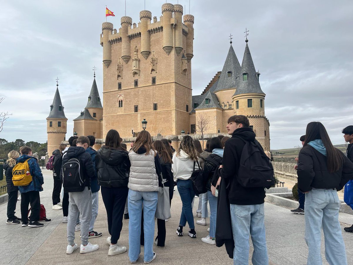 Seguimos disfrutando junto a nuestros compañeros franceses. Hoy ha tocado visita a Segovia. #colegioshhcc #educaciónvicenciana #lasencilleznacedelcorazón #intercâmbiocultural