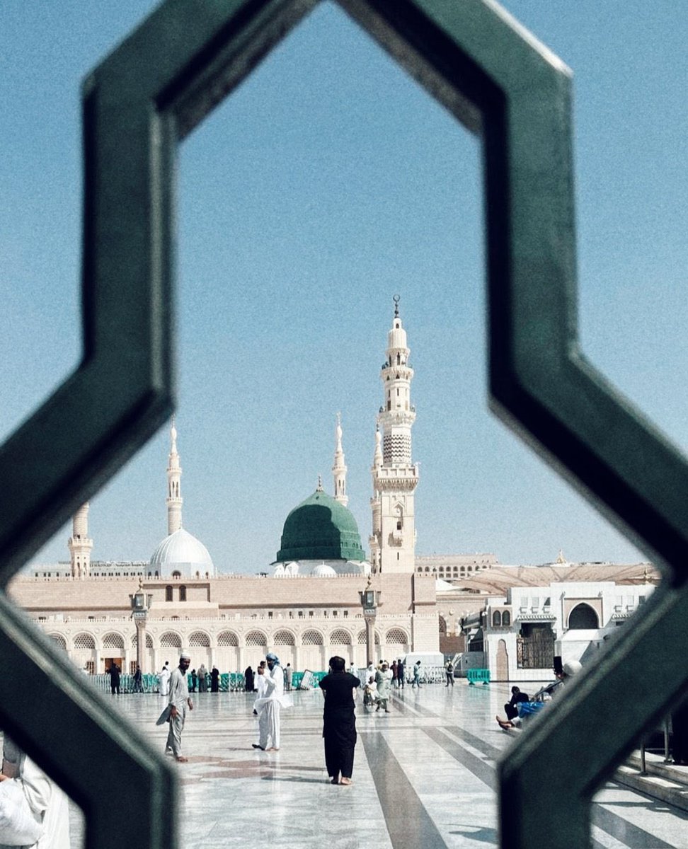 TaherAli80's tweet photo. قالت #فاطمة_الزهراء (عليها السلام) : 
.
وكنتم عل�� شفا حفرة من النار، مذقة الشارب،ونهزة الطامع،وقبسة العجلان، وموطئ الأقدام،تشربون الطّرق، وتقتاتون الورق،أذلّة خاسئين،{تخافون أن يتخطّفكم الناس من حولكم} فأنقذكم الله تبارك وتعالى بمحمد صلى الله عليه وآله بعد اللتيّا والتي .. 🕊️💕 https://t.co/LWSn8g1nPp
