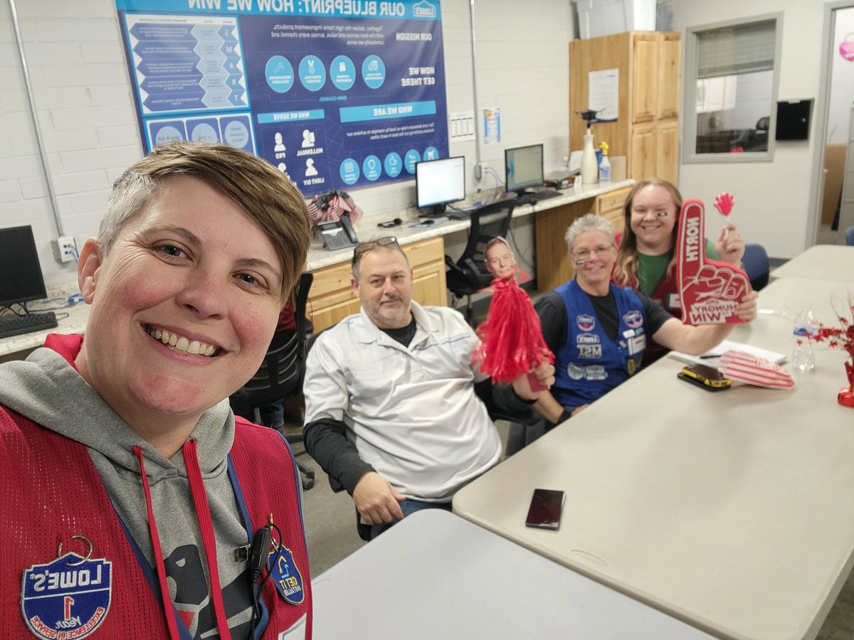 RichmondML33's tweet photo. LOWES 2507 in Lewisburg, WV getting #HUNGRYTOWIN during #LOWESSMM
BRING ON 2024! $$$$$$$ https://t.co/bBkXCiRtUz