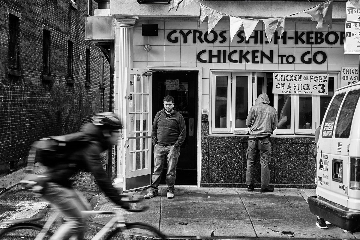 Gyros, Shish-Kebob, Bike
———
Sony RX-100 IV, f/3.2, 1/80 sec, ISO 125.
.
.
.
.
#ericadeleye #sonyrx100iv #sonyrx100 #sony #streetphotography #streetzen #philly #philadelphia #bnw #spicollective #spi_collective #spjstreets #bike #streetcollective