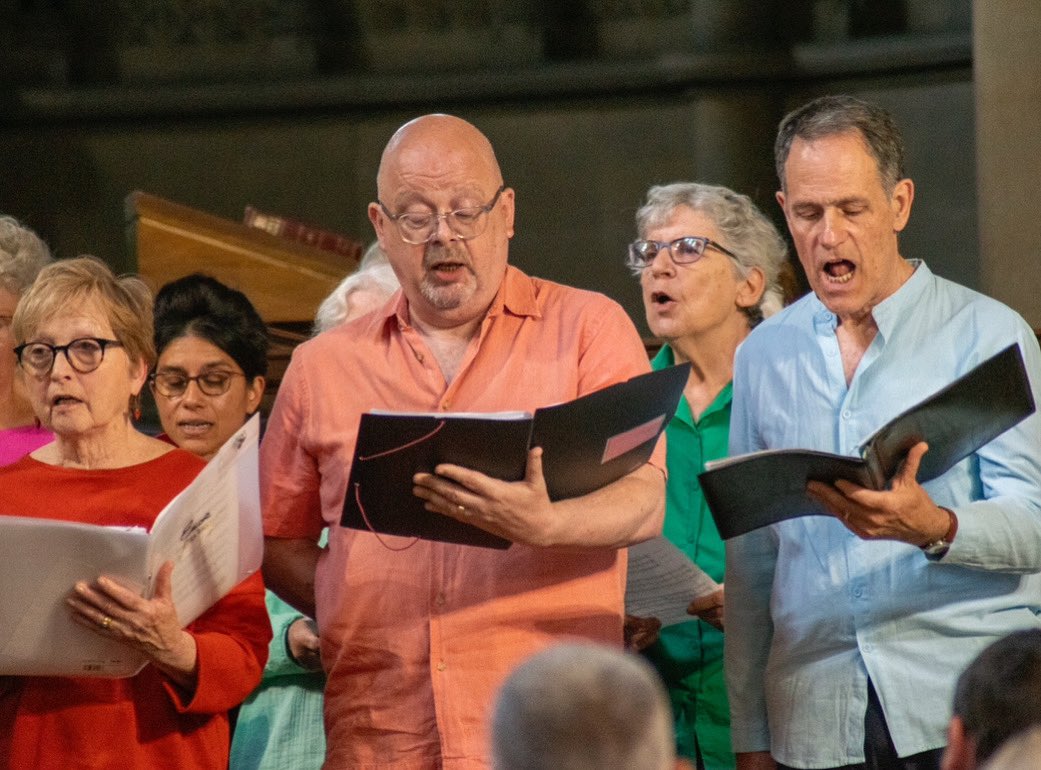 EncoreSurbiton's tweet photo. NEW MEMBERS ALWAYS WELCOME!

Singing ✅ 
Making friends ✅ 
Tea and Coffee ✅ 
Cake ✅ 
Lots of laughs ✅ 
Great variety of songs ✅ 
Monday morning ✅ 

Drop us a message if you’d like to know more about joining Encore for our weekly sessions (led by @CBeqMacD). https://t.co/sTwyNZunFd