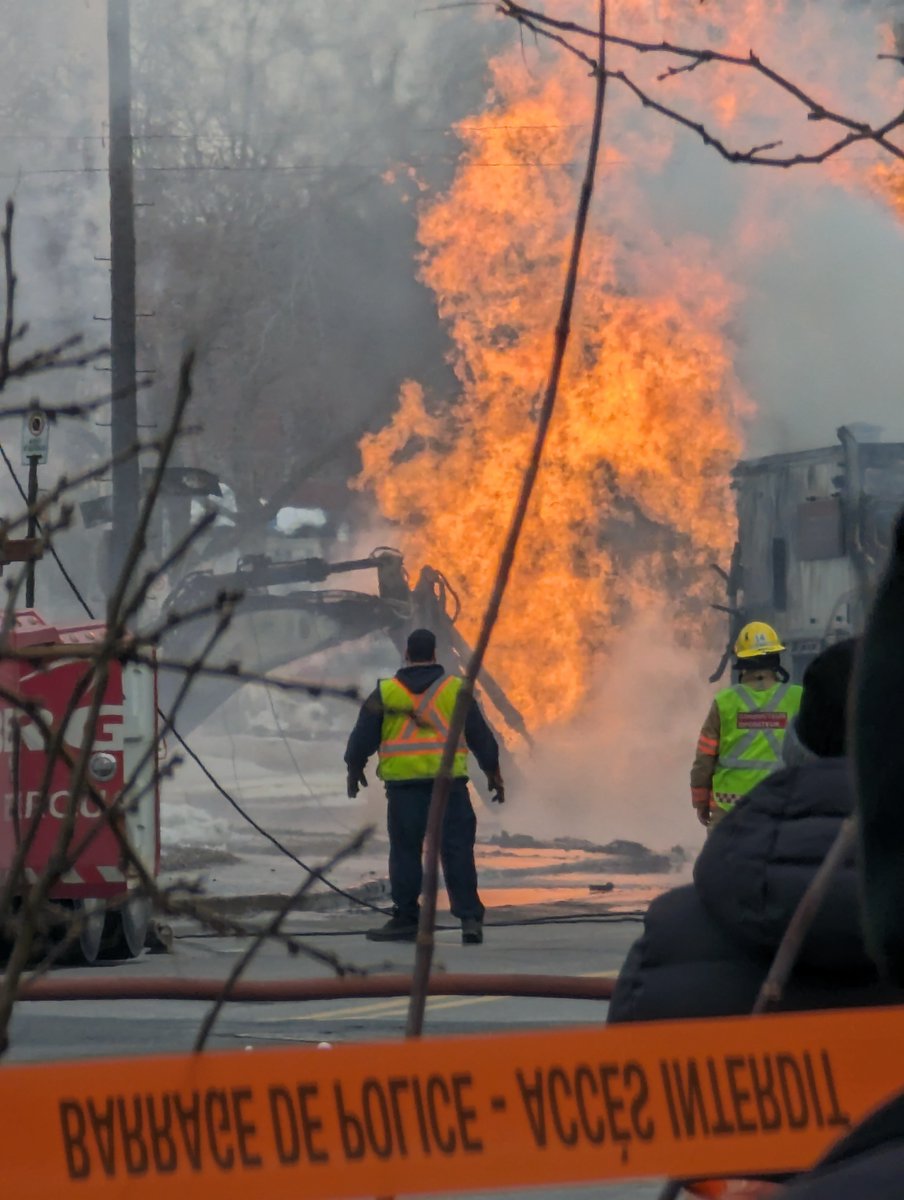 Deadly_JSay's tweet photo. @CBCNews 

More pictures different angle.  Looks like some equipment is in fire in the hole. https://t.co/JkNeyLaT3Z