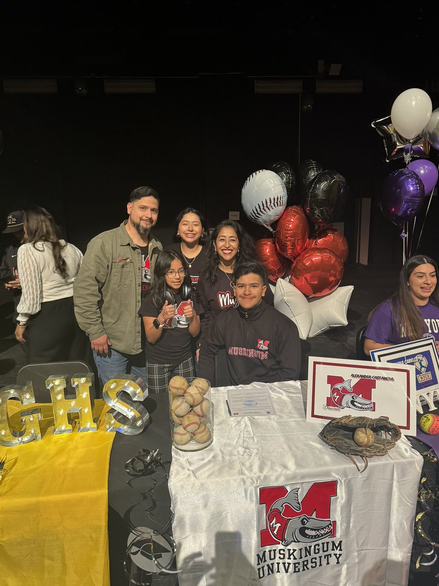 GHS_OwlBaseball's tweet photo. Congratulations to @Lexcast19 today. Great things happening to a great kid and family. https://t.co/bcIz009gO0