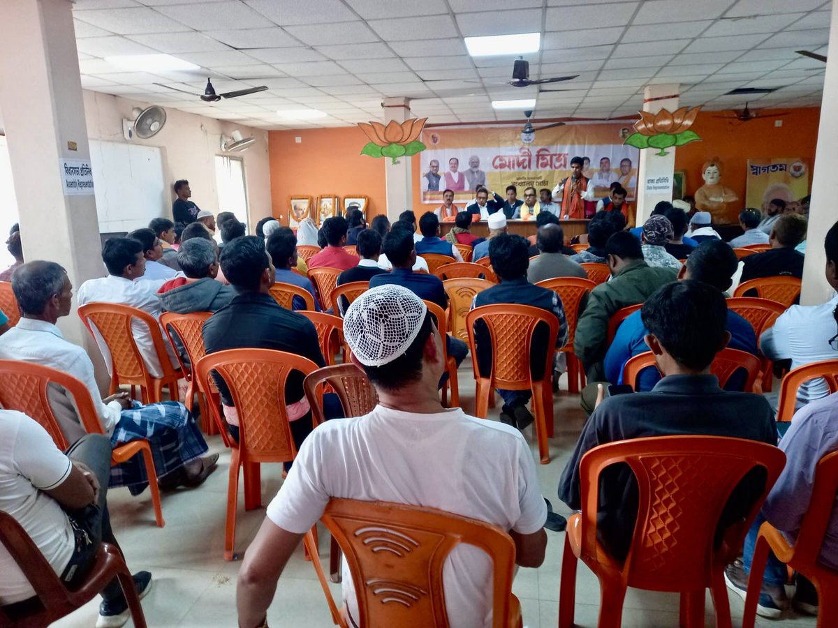 @BJP4WestBengal अल्प संख्यक मोर्चा अध्यक्ष #charlsnandi द्वारा ज़िला कार्यालय बारूईपुर मे आयोजित जंगीपुरा, जादवपुर,जायनगर लोकसभा टोली  बैठक ले अल्प संख्यक स्नेह संवाद की पर चर्चा किया एवं घटकों के साथ संवाद कर माननीय प्रधानमंत्री श्री Narendra Modi जी के साथ जोड़ने काम करेगा ।