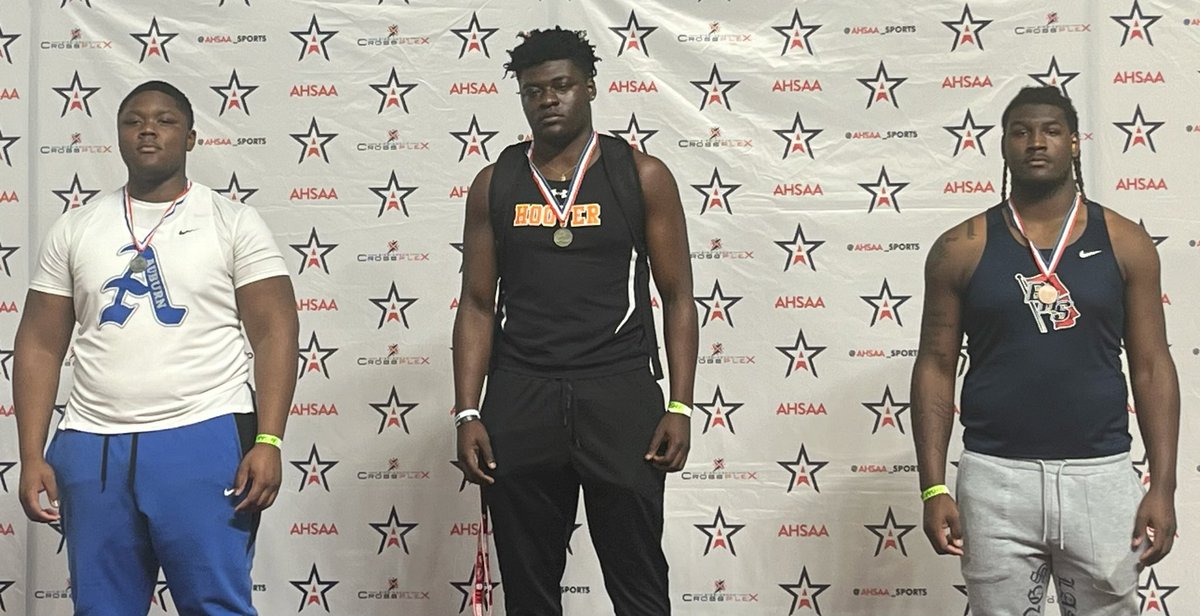 Congratulations to junior Reggie Mosely for his outstanding achievement, placing 3rd at the state indoor track and field meet! Reggie demonstrated impressive strength and skill, throwing the shot put an impressive distance of 49 feet 7 inches.
