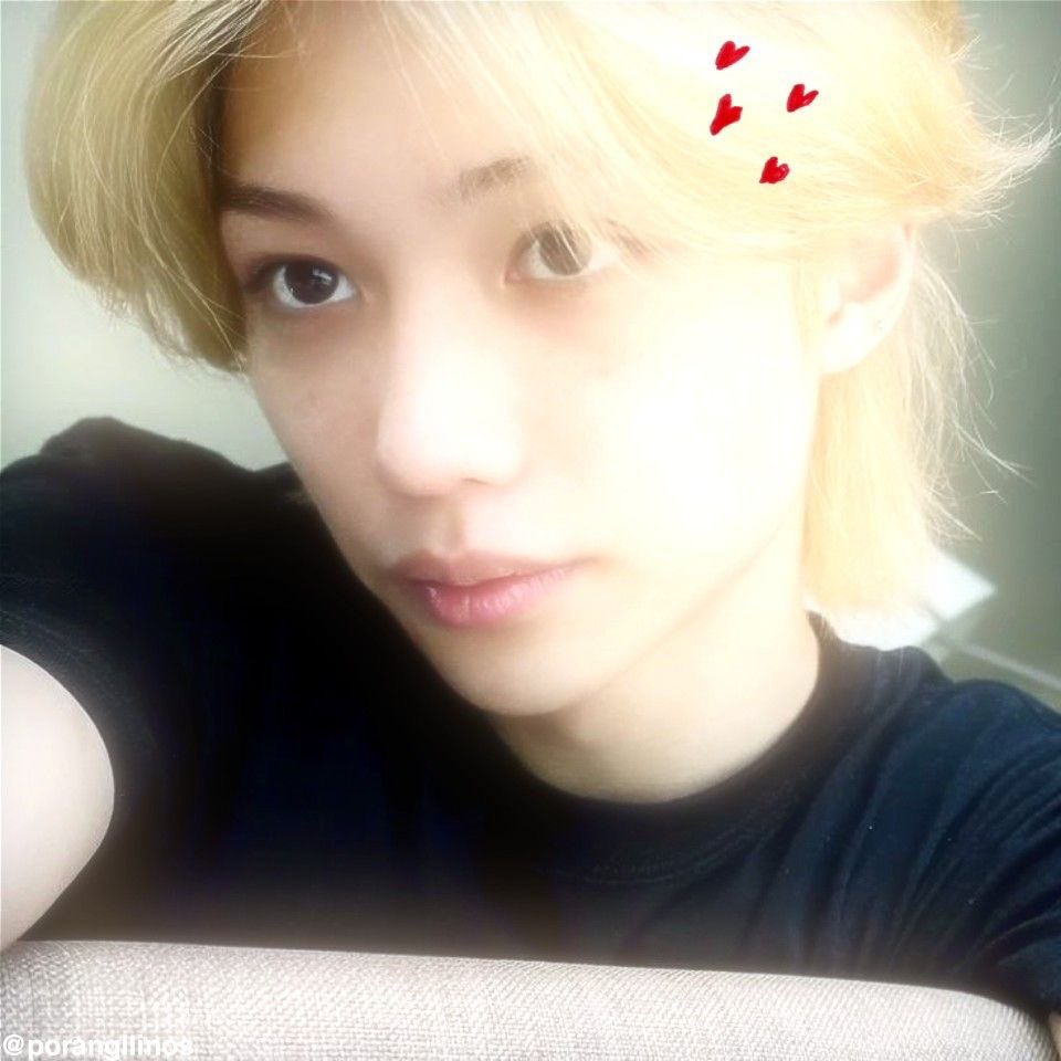 laliluskz's tweet photo. Veinte cartas para ti || mini Au Hyunlix 

Faltaban 20 días para san Valentín y hnjn, impulsado por su mejor amigo, quería declarársele a ese lindo pecoso que siempre aparecía en sus pensamientos, dejando pequeñas cartas en la puerta de su casa todos los días. https://t.co/w1O8uU5j0B