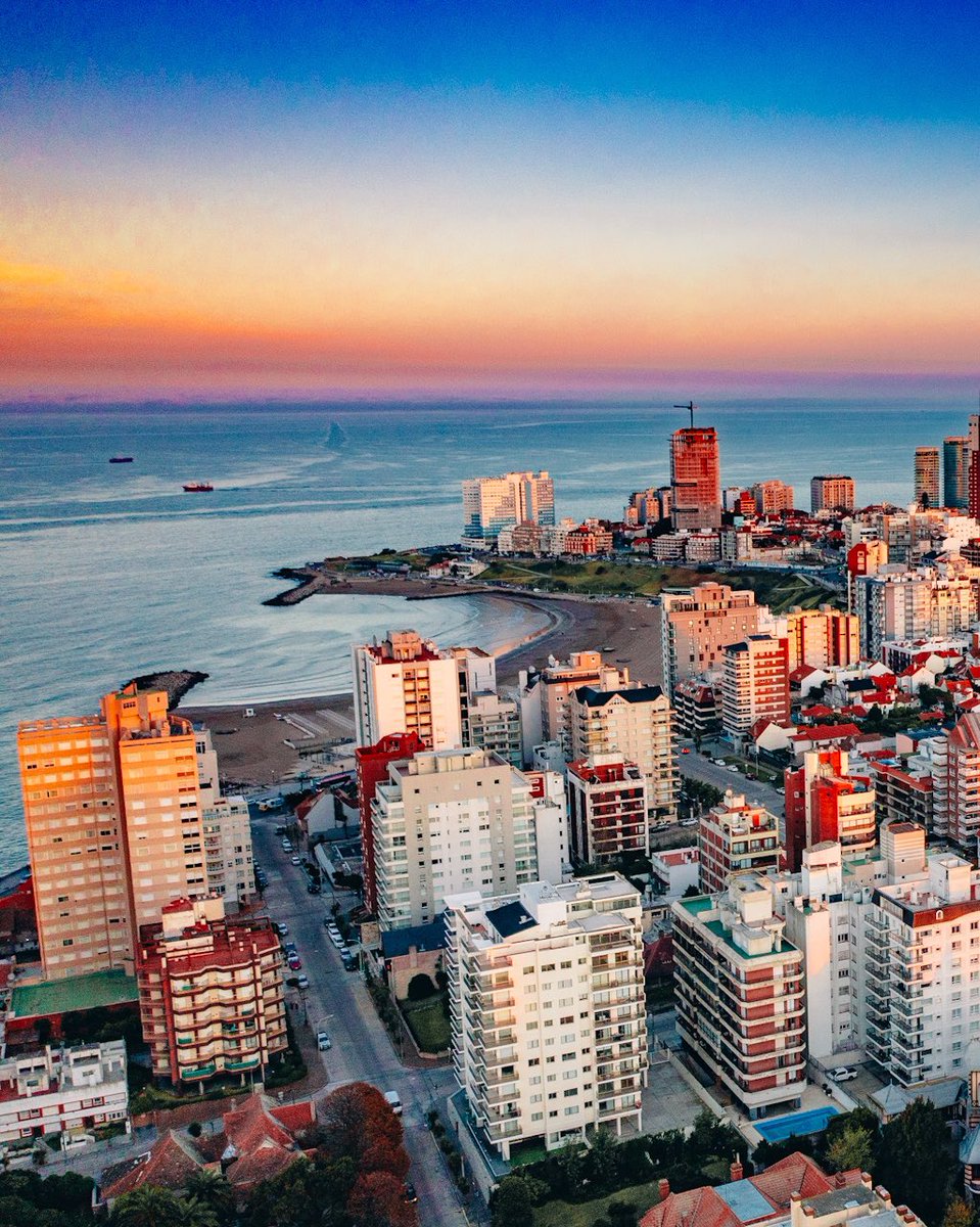 Juanchi_Ugalde's tweet photo. Para mí los mejores cielos del país están en Mar del Plata 🫰🏻🥹🫀✨ https://t.co/TkRsmY3MGp