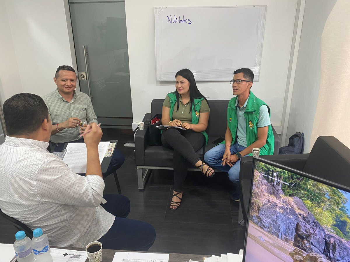 Rosa_CisnerosG's tweet photo. En #Arauca el Equipo EMPI del #ICBFColombia se reunió con el grupo de trabajo de la Secretaría de Gobierno Departamental y el asesor de paz, para articular acciones enfocadas en prevenir el trabajo infantil y garantizar los derechos de las niñas, niños y adolescentes del depto. https://t.co/hL7xYGVyaY