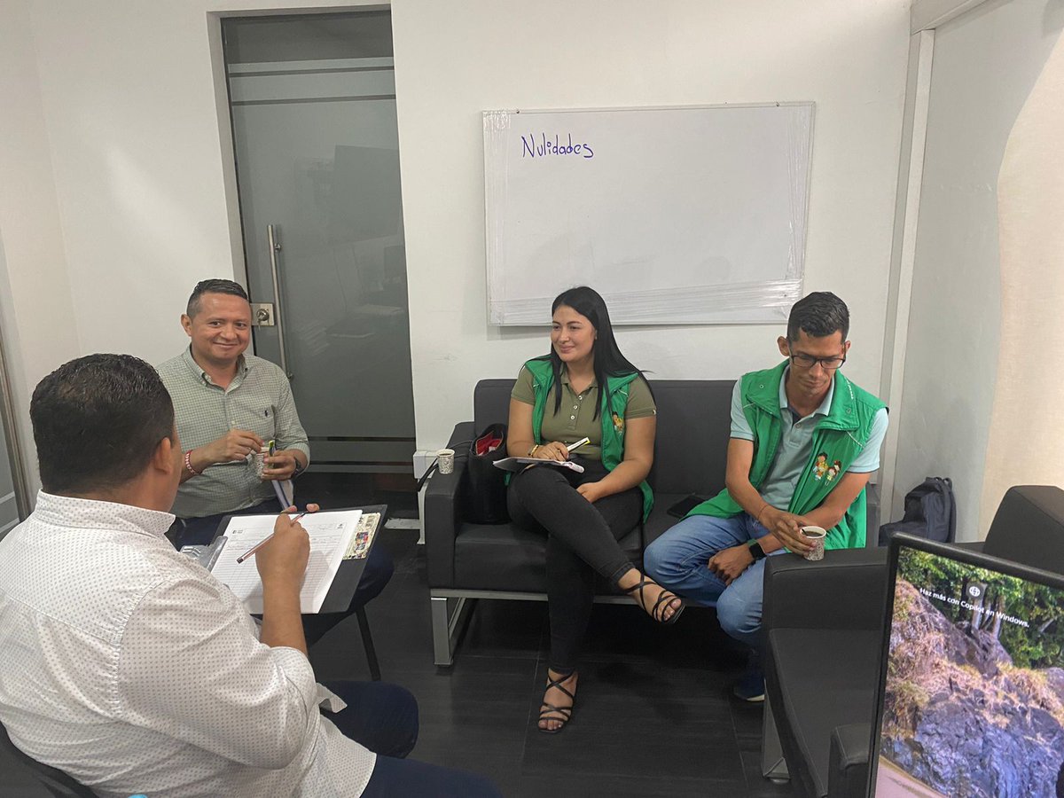 Rosa_CisnerosG's tweet photo. En #Arauca el Equipo EMPI del #ICBFColombia se reunió con el grupo de trabajo de la Secretaría de Gobierno Departamental y el asesor de paz, para articular acciones enfocadas en prevenir el trabajo infantil y garantizar los derechos de las niñas, niños y adolescentes del depto. https://t.co/hL7xYGVyaY