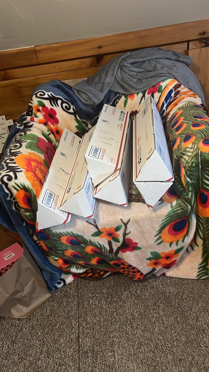 Another batch of claimed flutes going out today 💎🚀 

Sorry for the long wait everyone!! 

After this I only have two people left to ship to 🪈 

Also Flute claim is over. It has been a few months since the initial claim announcement &amp; this took a very long time for me to