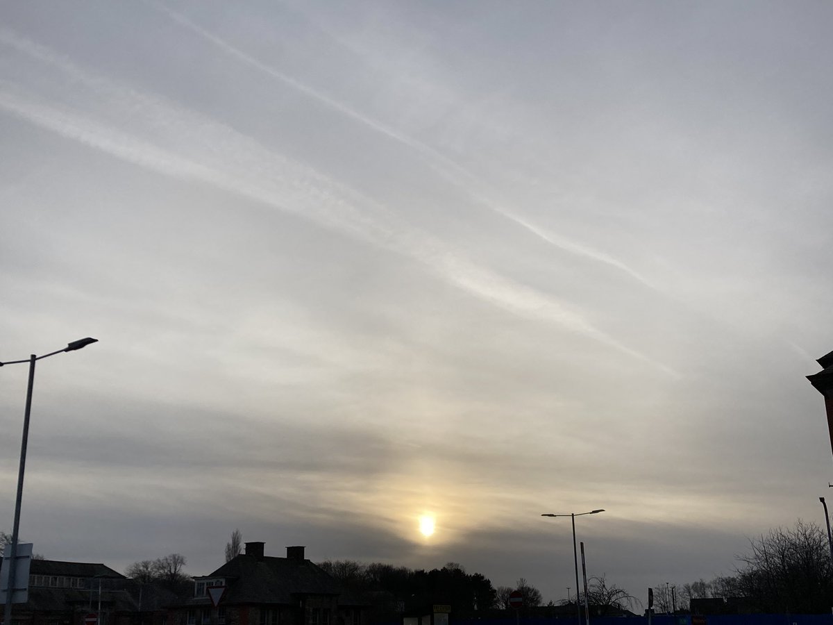 JayneJ07's tweet photo. Liverpool under attack by the sky b#stards today โ ๏ธโ๏ธ๐คจโฆ it never stops
#chemtrails #SAI #geoengineering #lookup #weathermodification https://t.co/rNsjDNvHqE