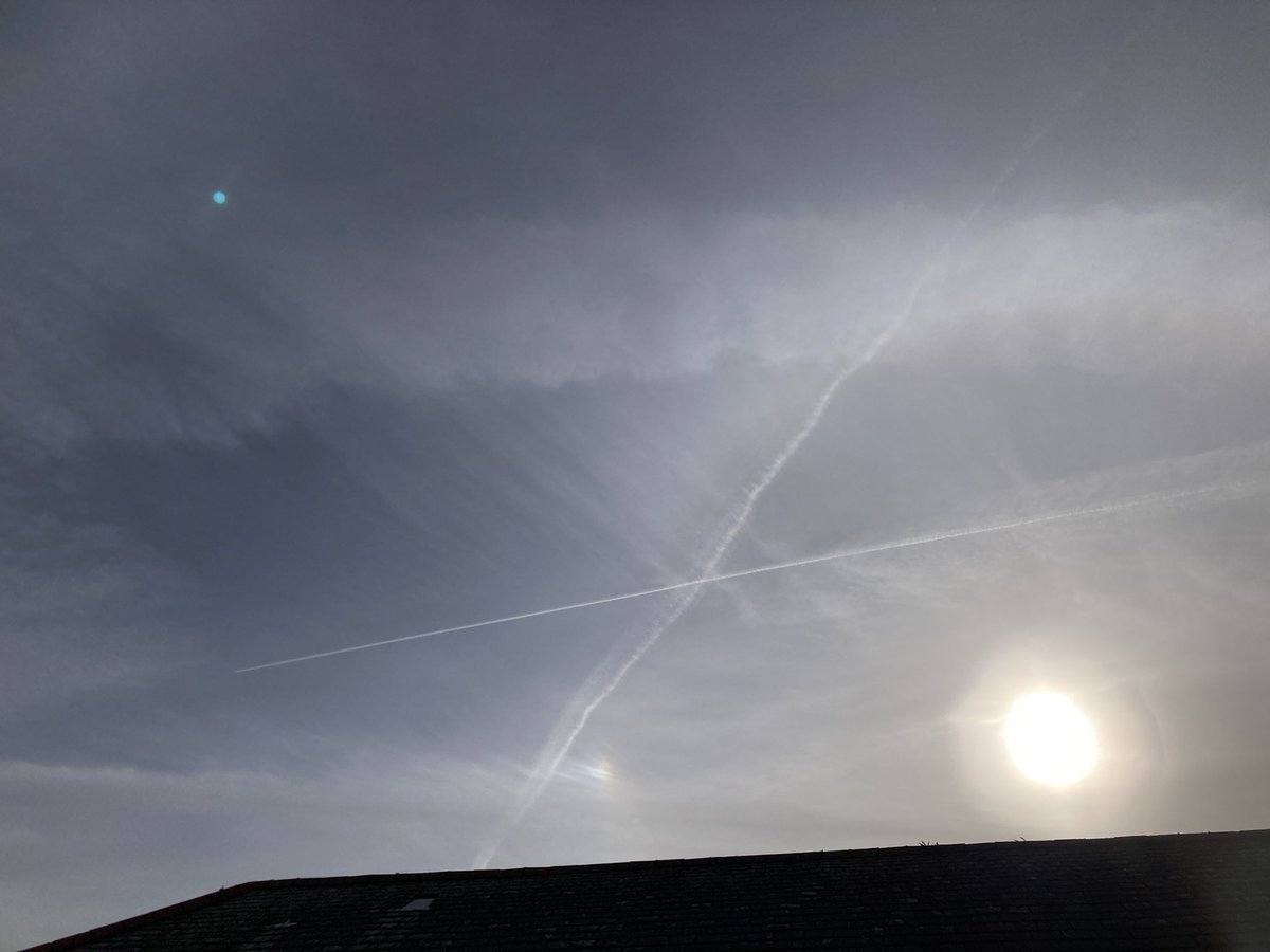 JayneJ07's tweet photo. Liverpool under attack by the sky b#stards today โ ๏ธโ๏ธ๐คจโฆ it never stops
#chemtrails #SAI #geoengineering #lookup #weathermodification https://t.co/rNsjDNvHqE