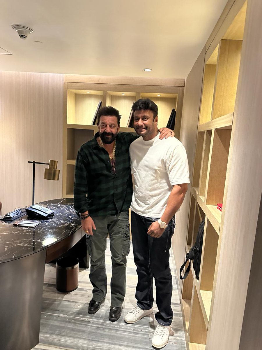 Gowdru_Twitzz's tweet image. 😳 What are you cooking @directorprems bhaiya 🧎🏽‍♂️?
#Kvn #Dboss #Prem #KaateraEnorMassBlockBuster #sanjayDutt