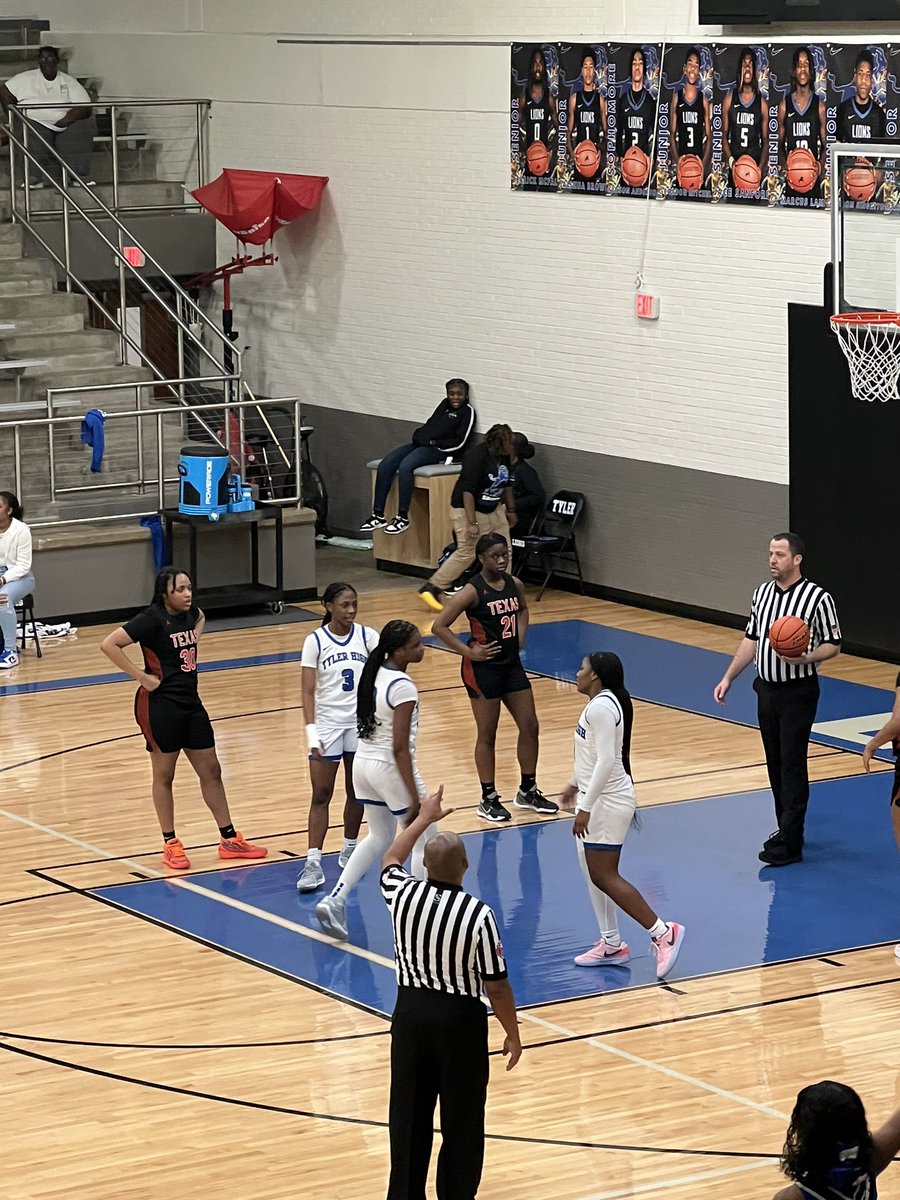 mrskegler's tweet photo. Congratulations to our sweet, smart, athletic AβNiya!π The 7 hour total drive to Tyler and back to surprise her on senior night was worth the smile on her and her momβs face. π #SeniorNight #Valedictorian #BaylorBear #FutureOrthodontist #MoreThanBasketball #BeastmodeConnected https://t.co/BRhjTyy86U