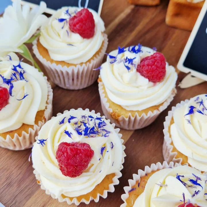 RipleyFarmersM's tweet image. Plenty of Valentines 💝 choice at Saturdays market inc these gorgeous cakes from Goldfinch Kitchen. Most of our regulars back to join us too with fresh produce aplenty… #supportlocal @PGcomms @FoodChatMatt
