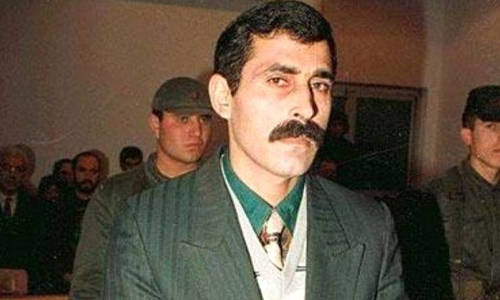 dedektifvakalar's tweet photo. GERÇEK RAMİZ DAYI - ANTEP CANAVARI ABDULLAH PALAZ

Toplamda 43 kişiyi öldüren ve yüzlerce kişiyi yaralayan 48 yılda 38 farklı cezaevinde yatıp 4 kez idam cezası yiyen Abdullah Palaz, Türkiye'de seri katil deyince akla gelen ilk isimlerden birisi. Bu yazımızda Abdullah Palaz'ın hikayesini anlatacağız...