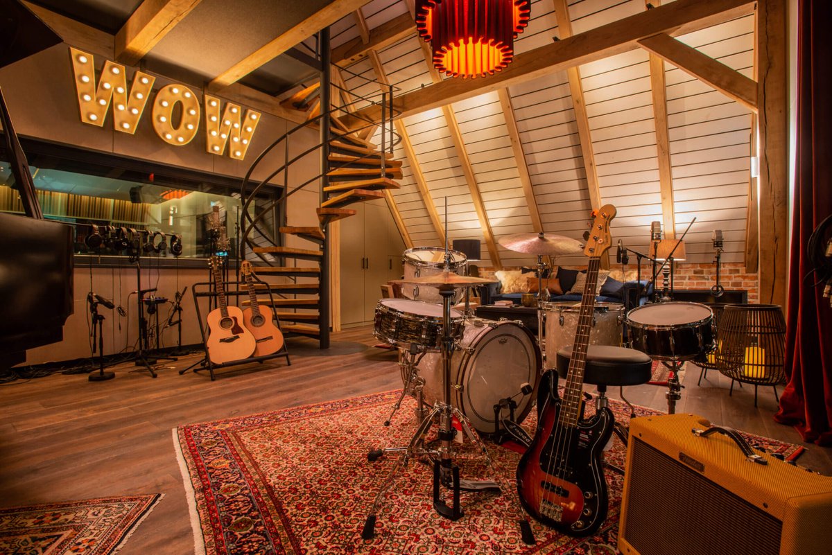 chess_freestyle's tweet image. Let yourself be transported into a world where strategy and creativity meet in the iconic Big Barn Studios at WEISSENHAUS - a center of creativity and cutting-edge technology. ⚡️ #freestylechess #FreestyleChessGOAT2024 #ChessRevolution #WEISSENHAUS
#chesscom