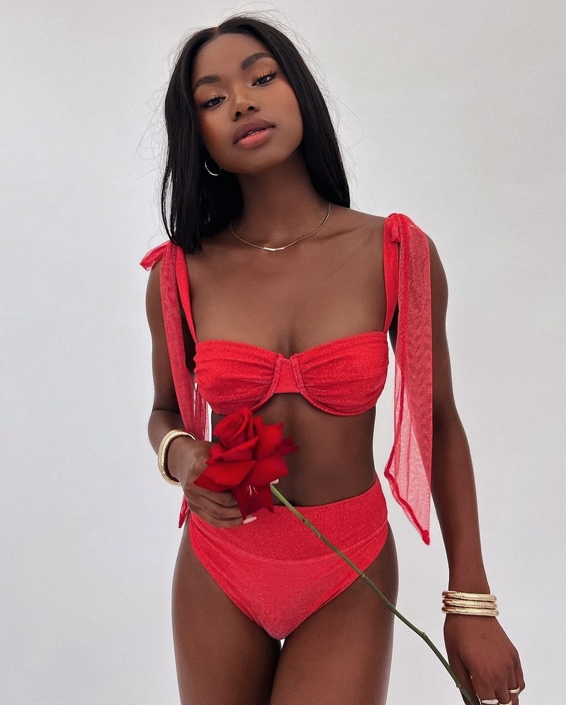 Who needs Cupid’s arrow when you’ve got beach vibes this fierce? 🔥Tap to shop the bikini on everyone’s wishlist ❤️
.
.

#valentines #cupids #loveyourself #bikiniseason #vacationtime @beachriot