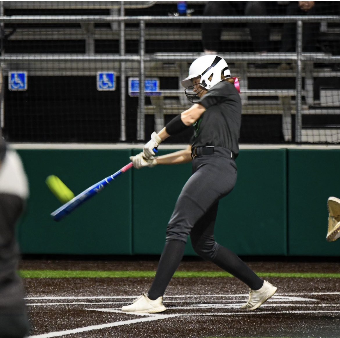 DanniW2024's tweet photo. A 3-run homerun at last nightβs game and signing day this morning! πβ¨π₯ #dreamsintoreality #senioryear #softballforlife https://t.co/ChSZl7WMVO