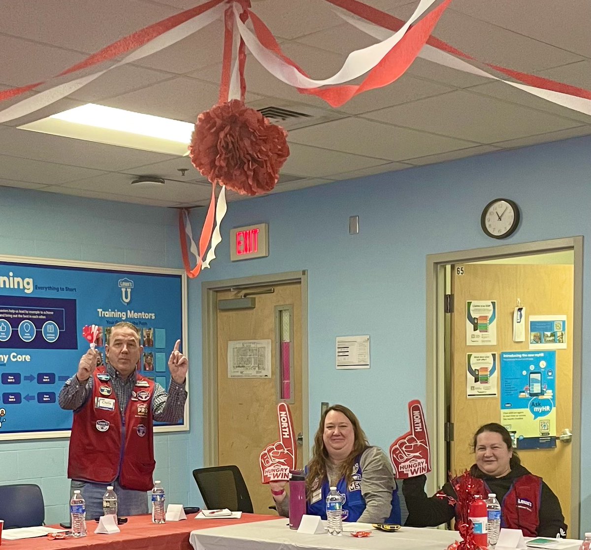 lowes2322's tweet photo. 2322 HUNGRY TO WIN !!! #lowesSMM @Anthony_Battle1 @BDabrieo @lowes @JoeMcFarland_ @AndyBlier2322 https://t.co/gLddEnpU94