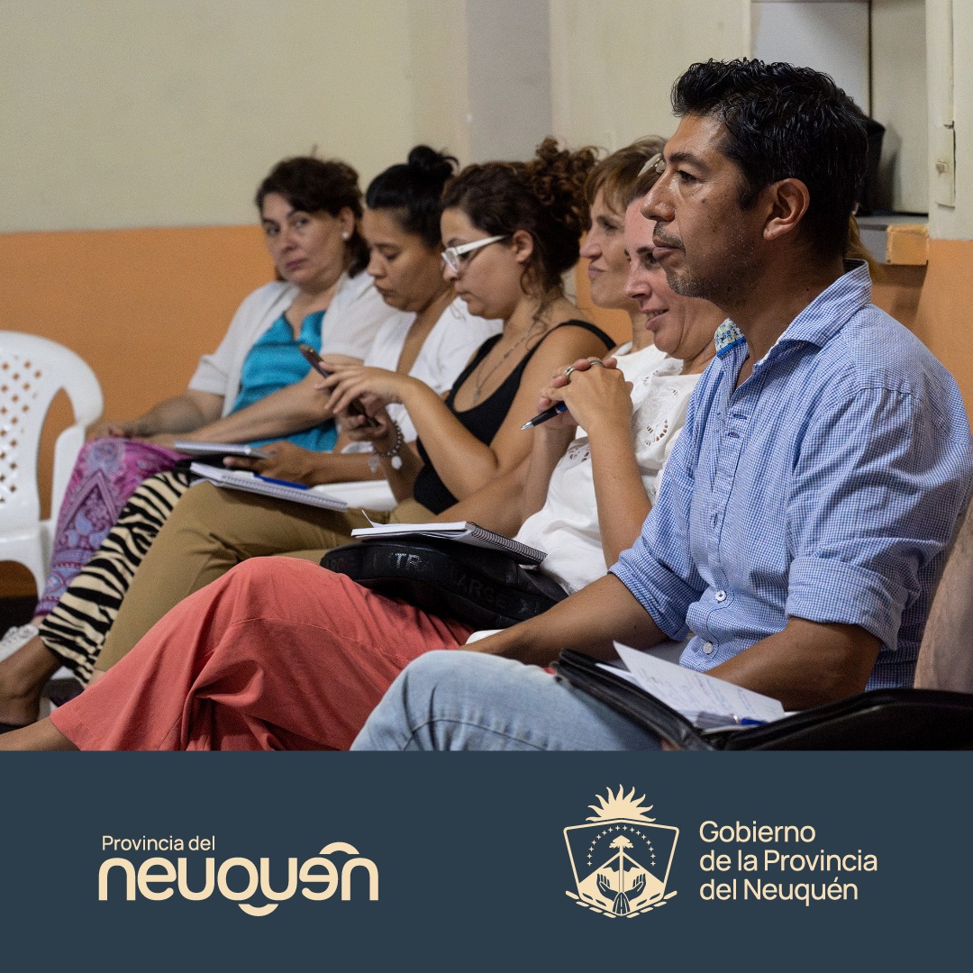 Seculturanqn's tweet photo. Continuando la agenda propuesta por el @Minhumanonqn,  junto a autoridades del gabinete provincial, seguimos acercando las políticas públicas y acciones al territorio.

El objetivo es estrechar lazos escuchando de primera mano las diversas realidades y contextos que atraviesan.⁣ https://t.co/FFXqQuk2C9