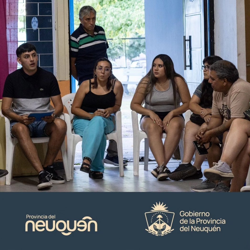 Seculturanqn's tweet photo. Continuando la agenda propuesta por el @Minhumanonqn,  junto a autoridades del gabinete provincial, seguimos acercando las políticas públicas y acciones al territorio.

El objetivo es estrechar lazos escuchando de primera mano las diversas realidades y contextos que atraviesan.⁣ https://t.co/FFXqQuk2C9