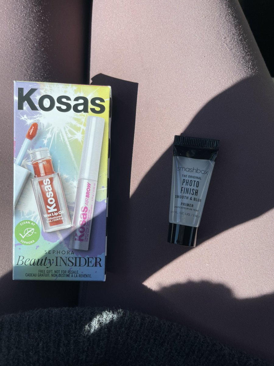 ericajasmine5's tweet photo. Sephora bday gift vs Ulta bday gift 😂 the smash box primer looks even smaller in person lmao https://t.co/EyryRrEIql