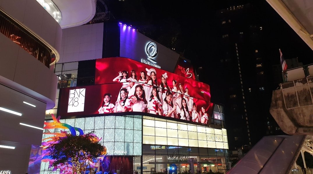 jaru1's tweet photo. ครบรอบวันเดบิวต์ของรุ่น3 ซึ่งฮูพเป็นเซ็นเตอร์ในเพลงนี้ ตอนนั้นรู้แค่นั้นแหละด้วยไม่คิดจะชอบใครเพิ่มเลยไม่ได้มองจนผ่านไปเกือบ2ปี
ก็อยากจะขอบคุณฮูพที่ยังวิ่งตามความฝันไม่หนีไปไหนก่อน ทำให้ได้มีโอกาสได้ชอบฮูพในวันนี้นะ
#2getherFirstRabbit
#FirstRa3bitTH
#BNK483rdGen_DE3UT
#HoopBNK48 https://t.co/oGbq4tXpzy