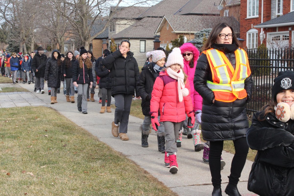 What perfect conditions for a winter's morning walk.  Thank you to Ms. Raso for organizing. <a href="/OntarioAST/">Ontario Active School Travel</a> @ycdsb <a href="/WigstonJennifer/">Jennifer Wigston 🙏🏼 📿 🛐 🇺🇦</a>