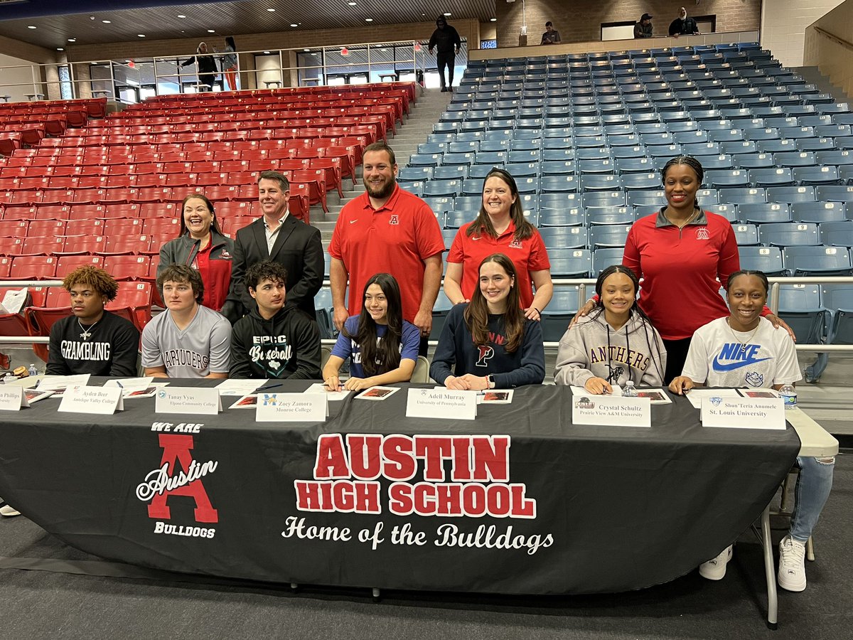 AHSBulldogs's tweet photo. Awesome Day celebrating these student athletes!! What an accomplishment, and Dawg Nation is so proud you!! @SFAHS_Bulldogs @FBISDAthletics https://t.co/A1tsyb0EZc