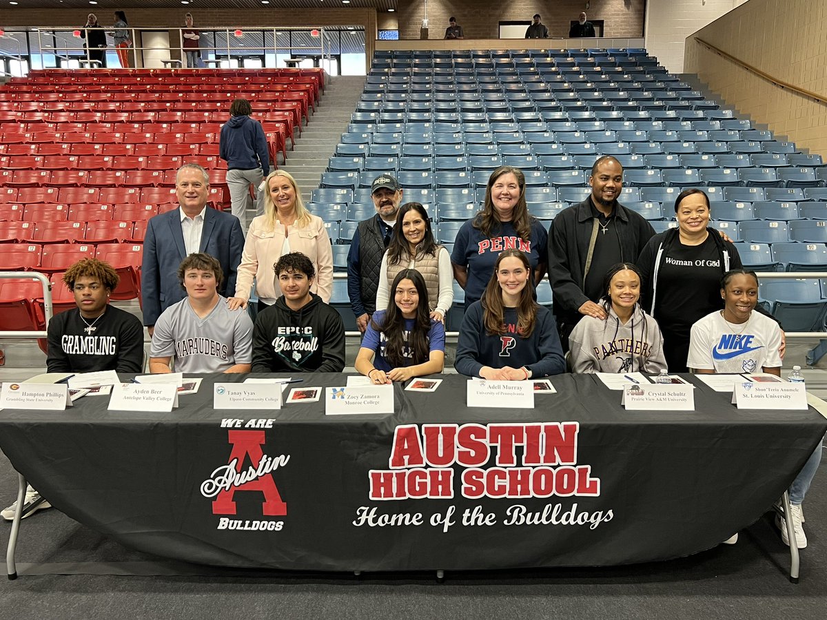 AHSBulldogs's tweet photo. Awesome Day celebrating these student athletes!! What an accomplishment, and Dawg Nation is so proud you!! @SFAHS_Bulldogs @FBISDAthletics https://t.co/A1tsyb0EZc