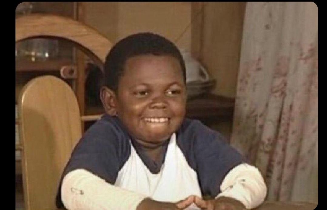 Nauza roommate 😂😂😎