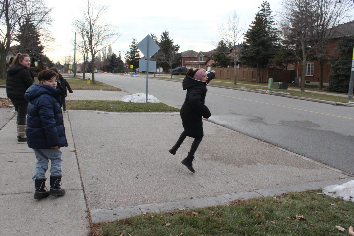 What perfect conditions for a winter's morning walk.  Thank you to Ms. Raso for organizing. <a href="/OntarioAST/">Ontario Active School Travel</a> @ycdsb <a href="/WigstonJennifer/">Jennifer Wigston 🙏🏼 📿 🛐 🇺🇦</a>